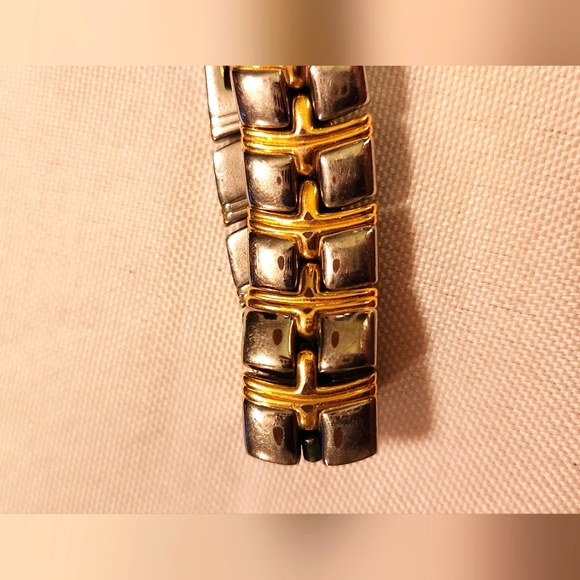 Vintage 1990s woman's Bulova watch - Picture 10 of 12